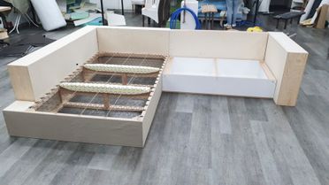 Polsterhof in Concepts Hamburg Anfertigung nach Maß Eck-Sofa Gestell 02