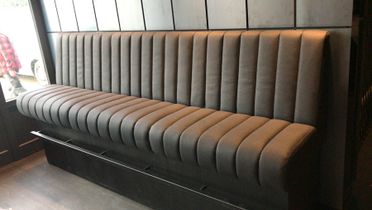 Polsterhof in Concepts Hamburg Anfertigung nach Maß Sessel und Hocker 07